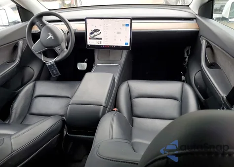 2022 Tesla Model Y z USA, uszkodzony, nr VIN 7SAYGDEEXNF318102